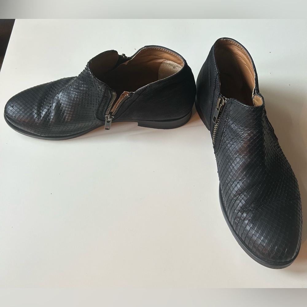 Gidigio black ankle boots size 37.5